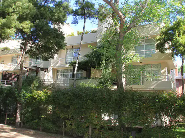 Exterior de alojamiento Terrazas de Cariló en Carilo — foto principal